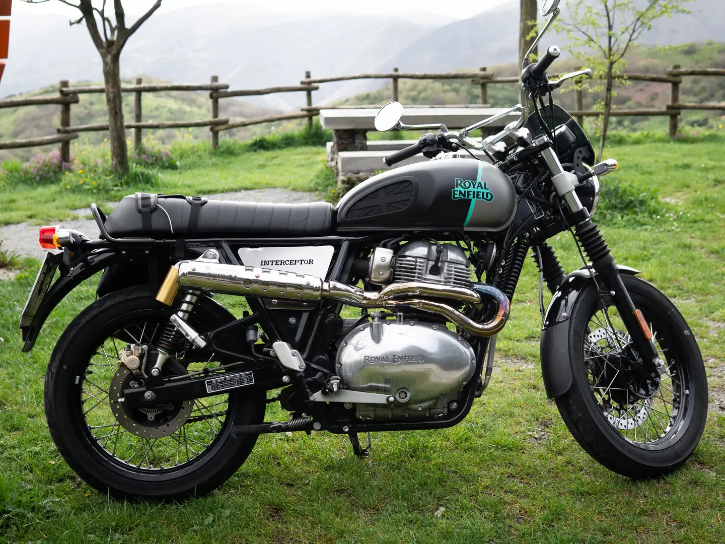 Royal Enfield Interceptor Interceptor 650 Gris - 1