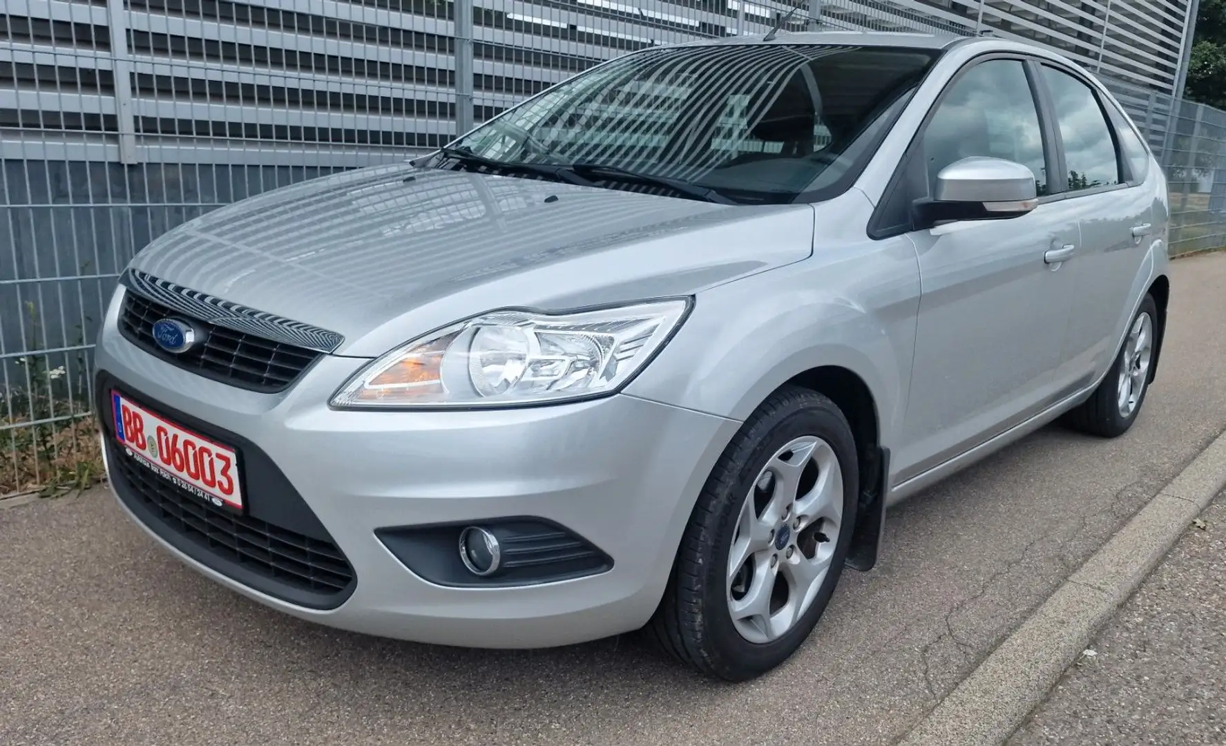 Ford Focus /GARANTIE/TÜV 09.26/KLIMA/AHK/TEMP. Silber - 2