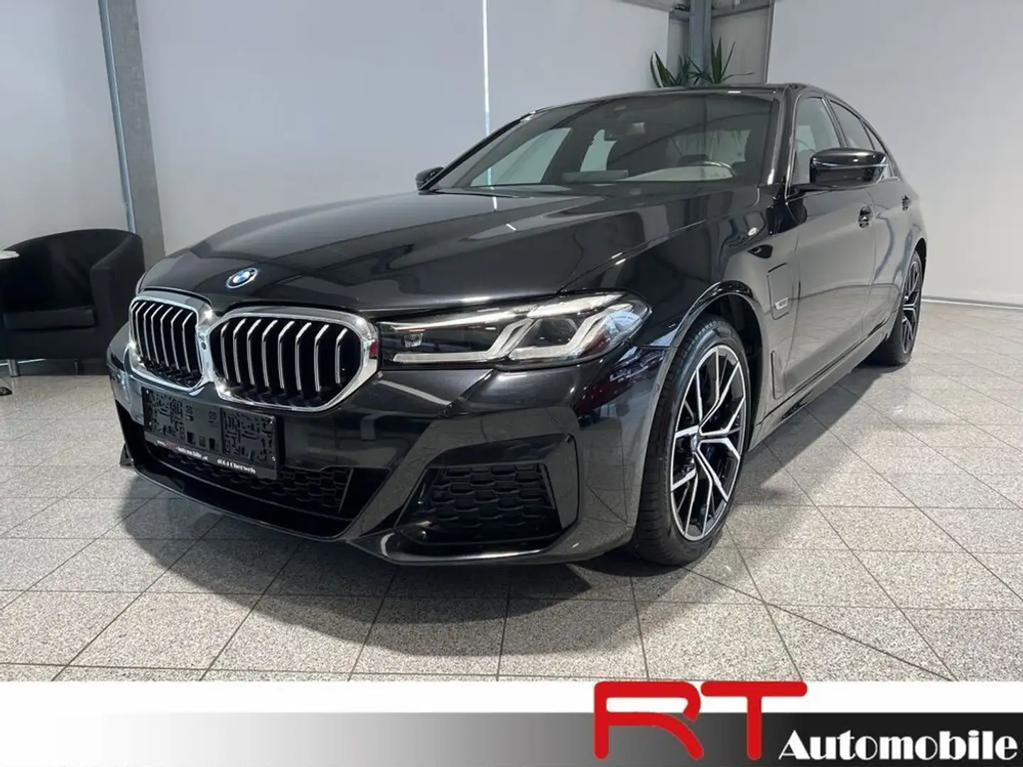BMW 545 e xDrive M Sport Schwarz - 1