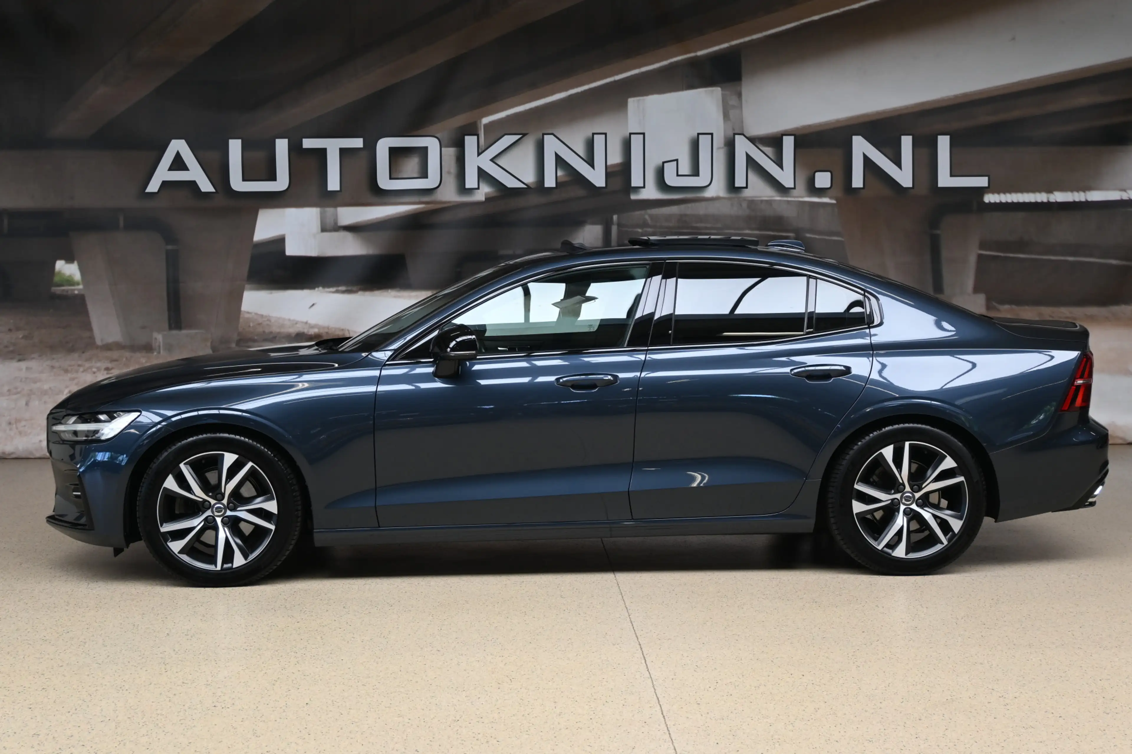 Volvo S60 2.0 B4 198pk R-Design / Plus Dark | 360° | Pano | — photo 4