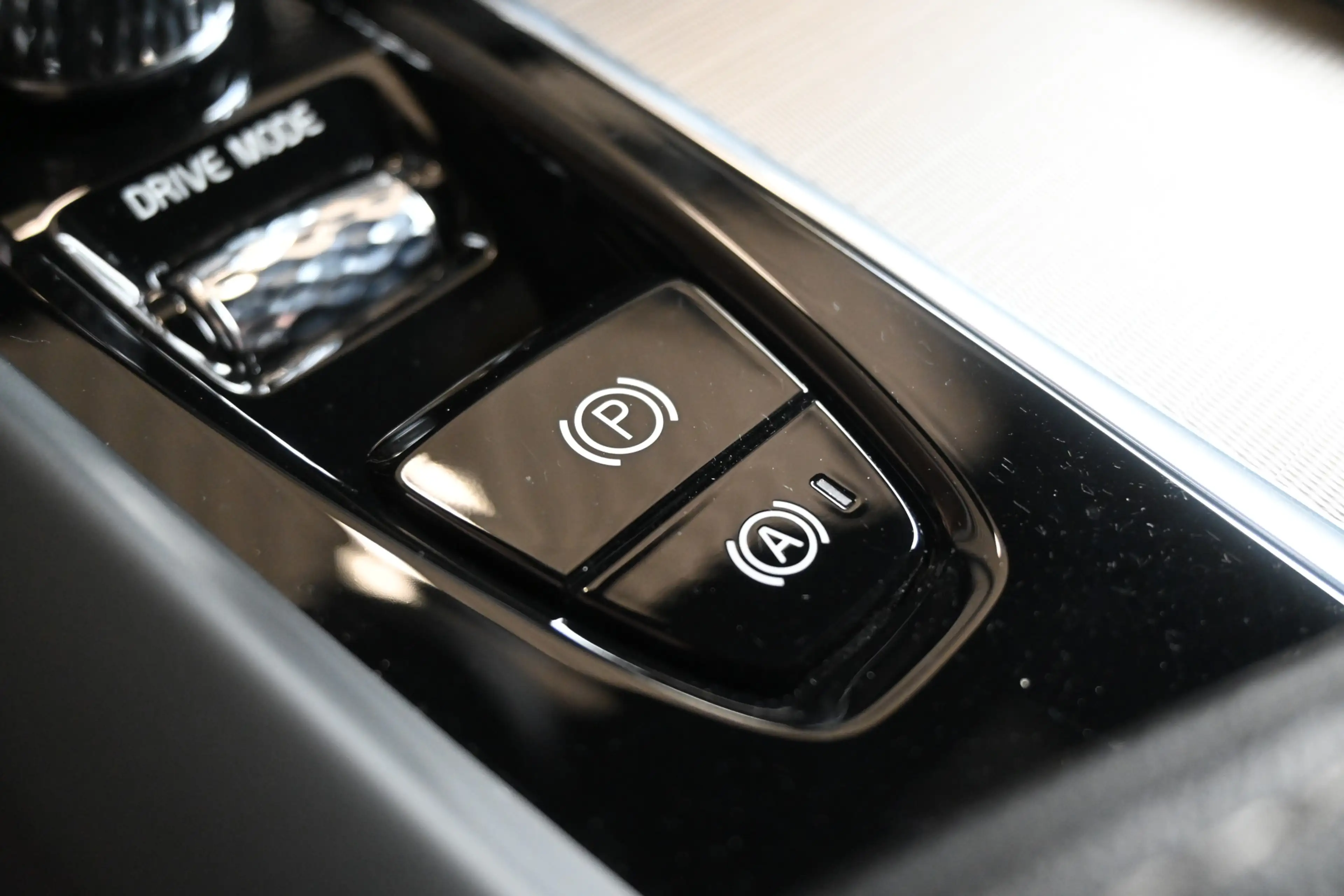 Volvo S60 2.0 B4 198pk R-Design / Plus Dark | 360° | Pano | — photo 39