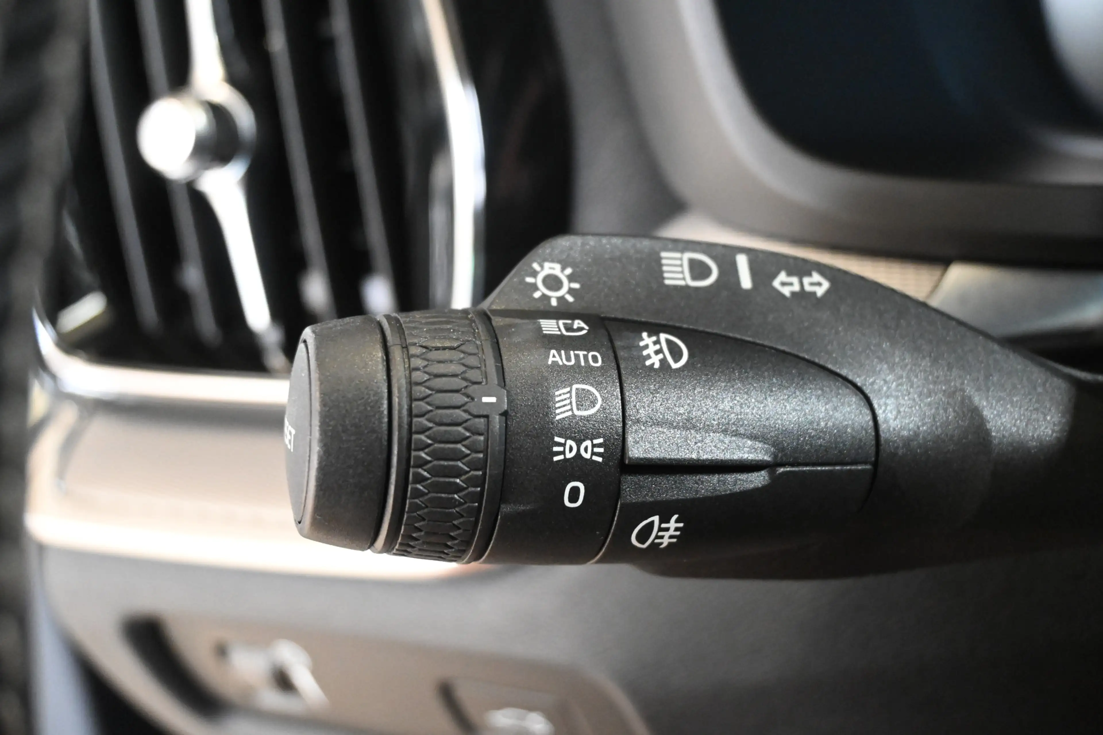 Volvo S60 2.0 B4 198pk R-Design / Plus Dark | 360° | Pano | — photo 33