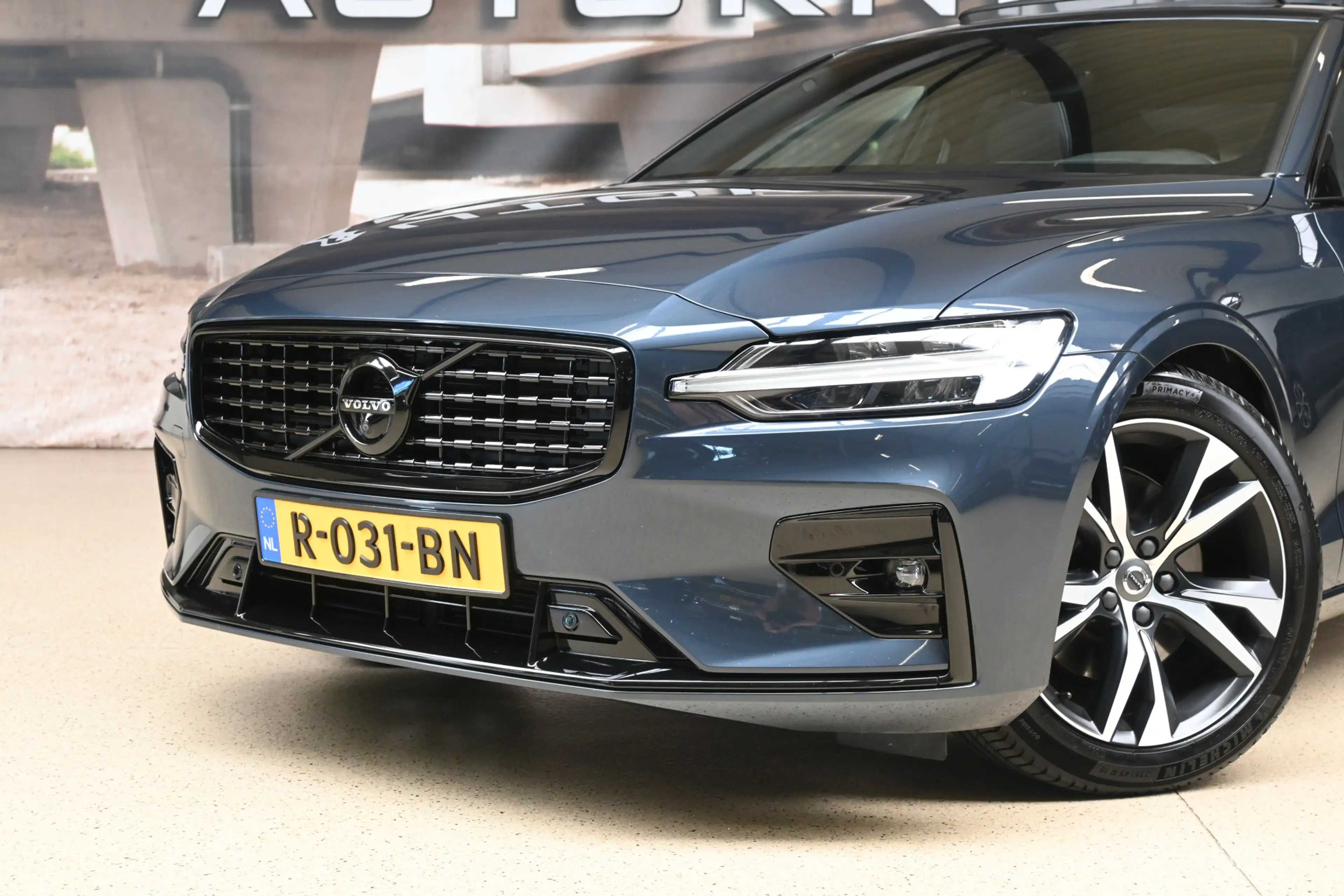 Volvo S60 2.0 B4 198pk R-Design / Plus Dark | 360° | Pano | — photo 2