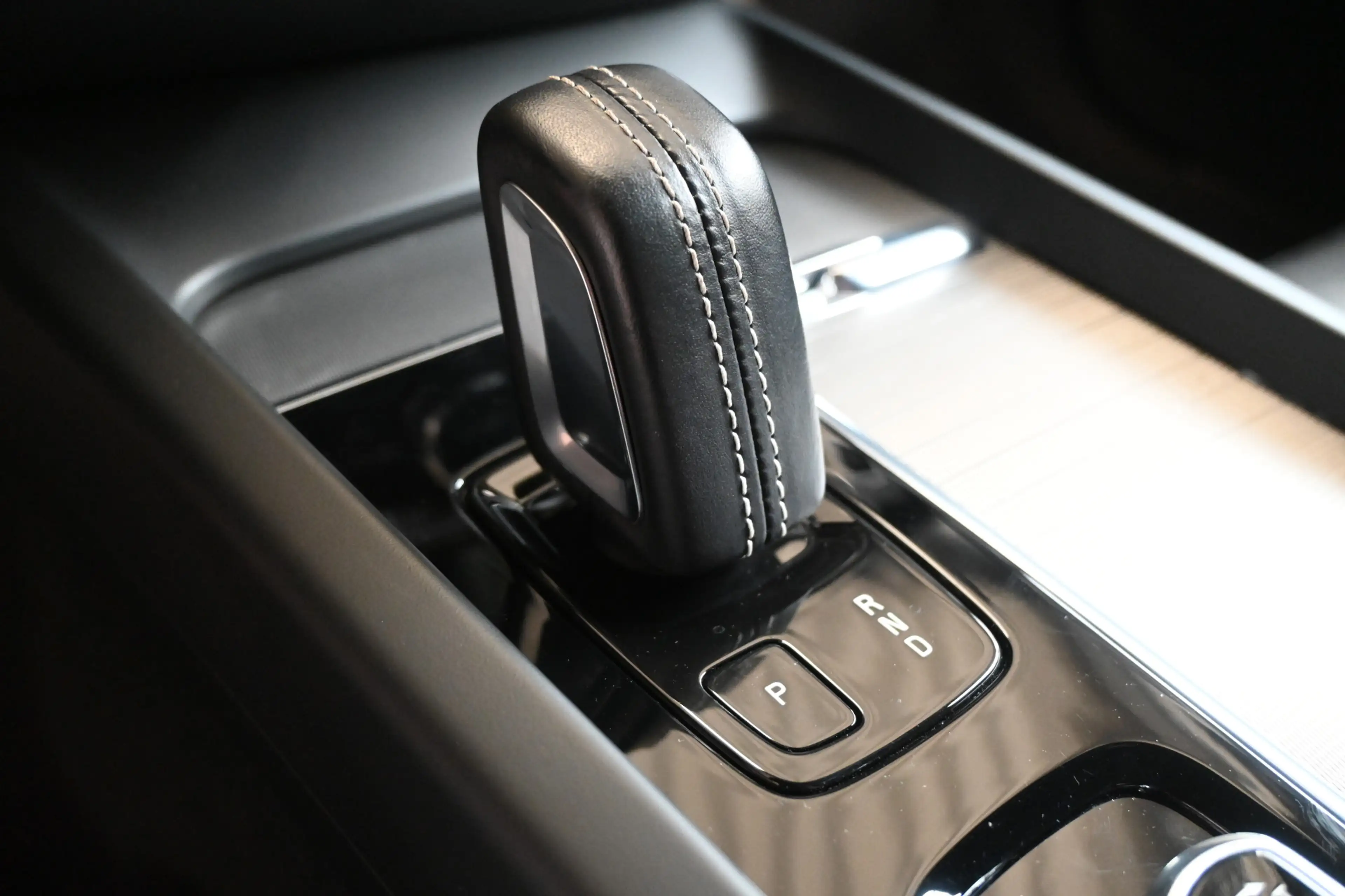 Volvo S60 2.0 B4 198pk R-Design / Plus Dark | 360° | Pano | — photo 41