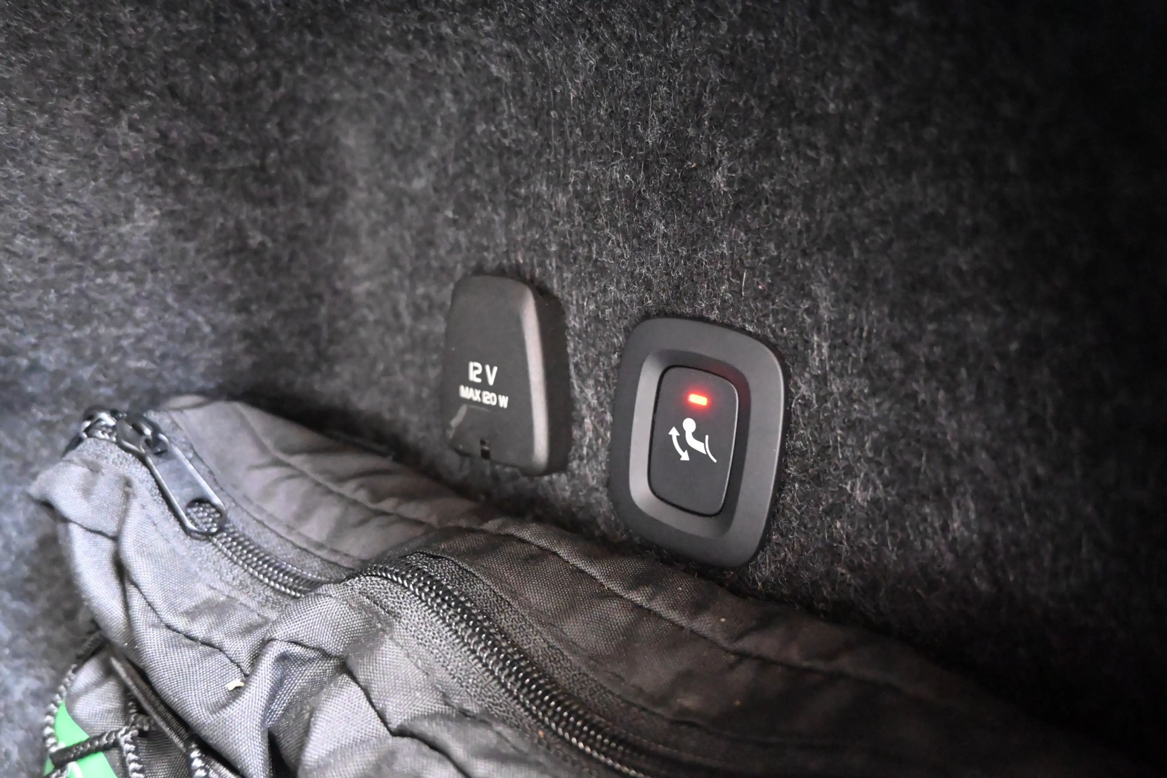 Volvo S60 2.0 B4 198pk R-Design / Plus Dark | 360° | Pano | — photo 14