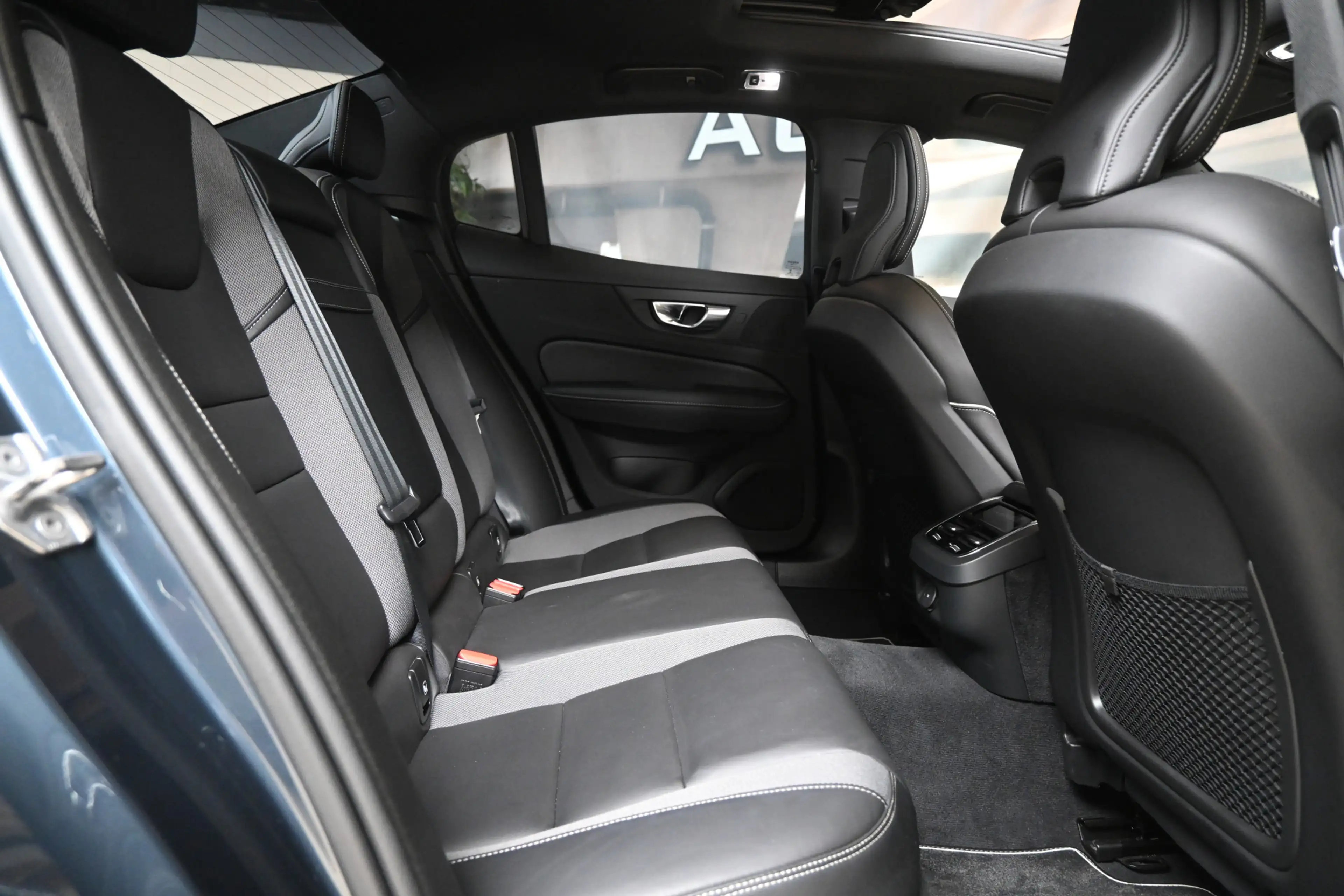 Volvo S60 2.0 B4 198pk R-Design / Plus Dark | 360° | Pano | — photo 15
