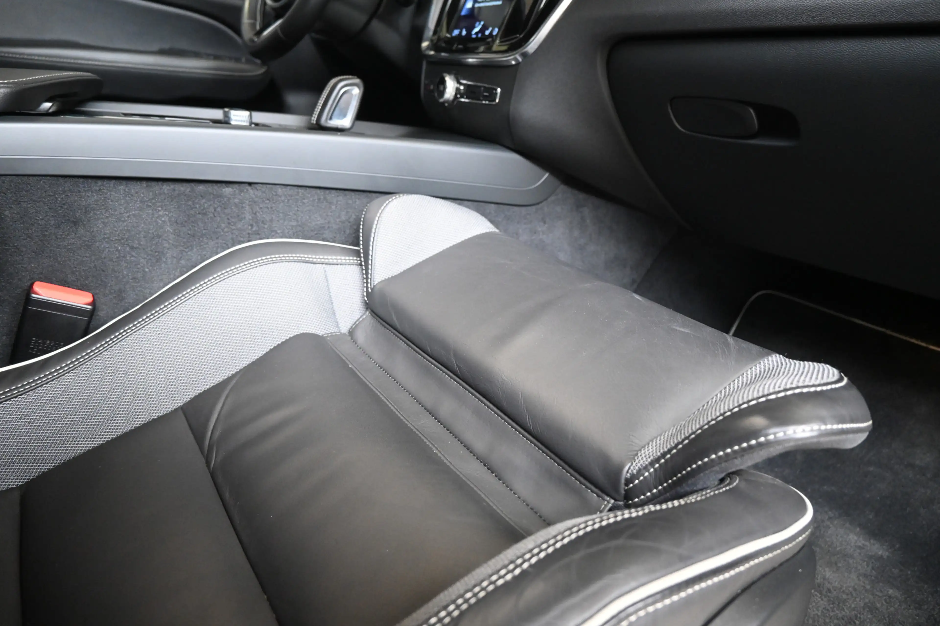 Volvo S60 2.0 B4 198pk R-Design / Plus Dark | 360° | Pano | — photo 21