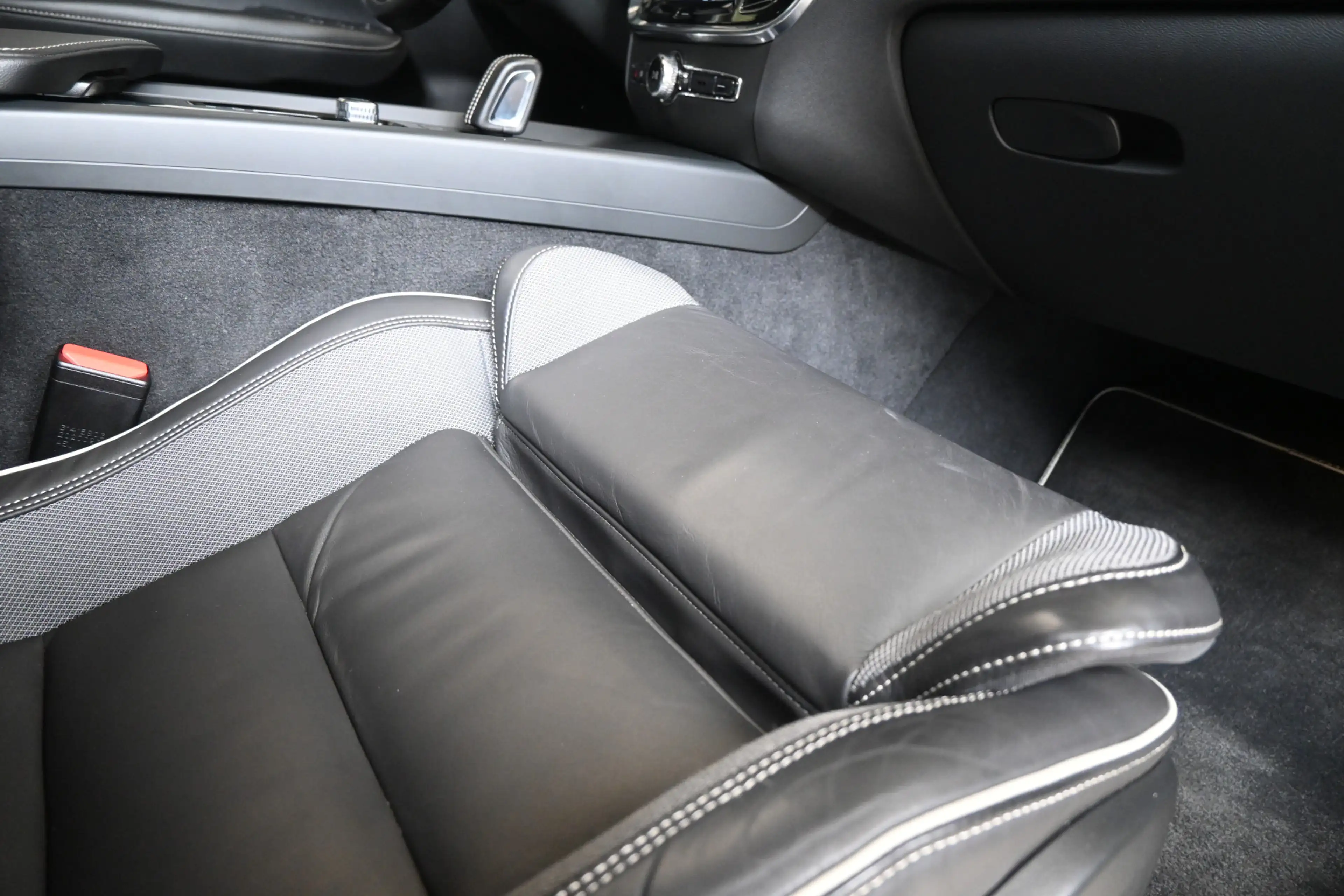 Volvo S60 2.0 B4 198pk R-Design / Plus Dark | 360° | Pano | — photo 20
