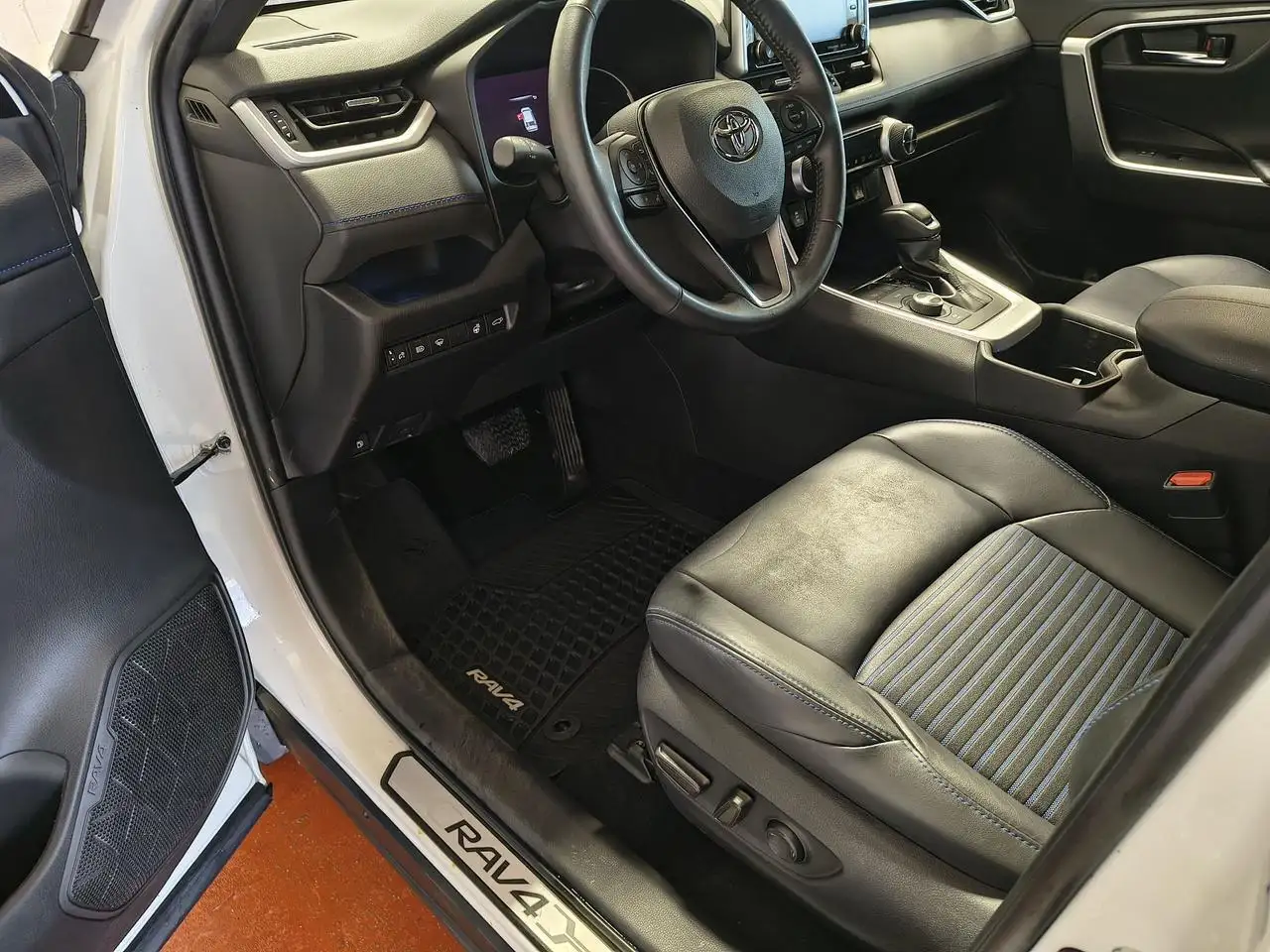 Toyota RAV 4 снимка Toyota RAV 4