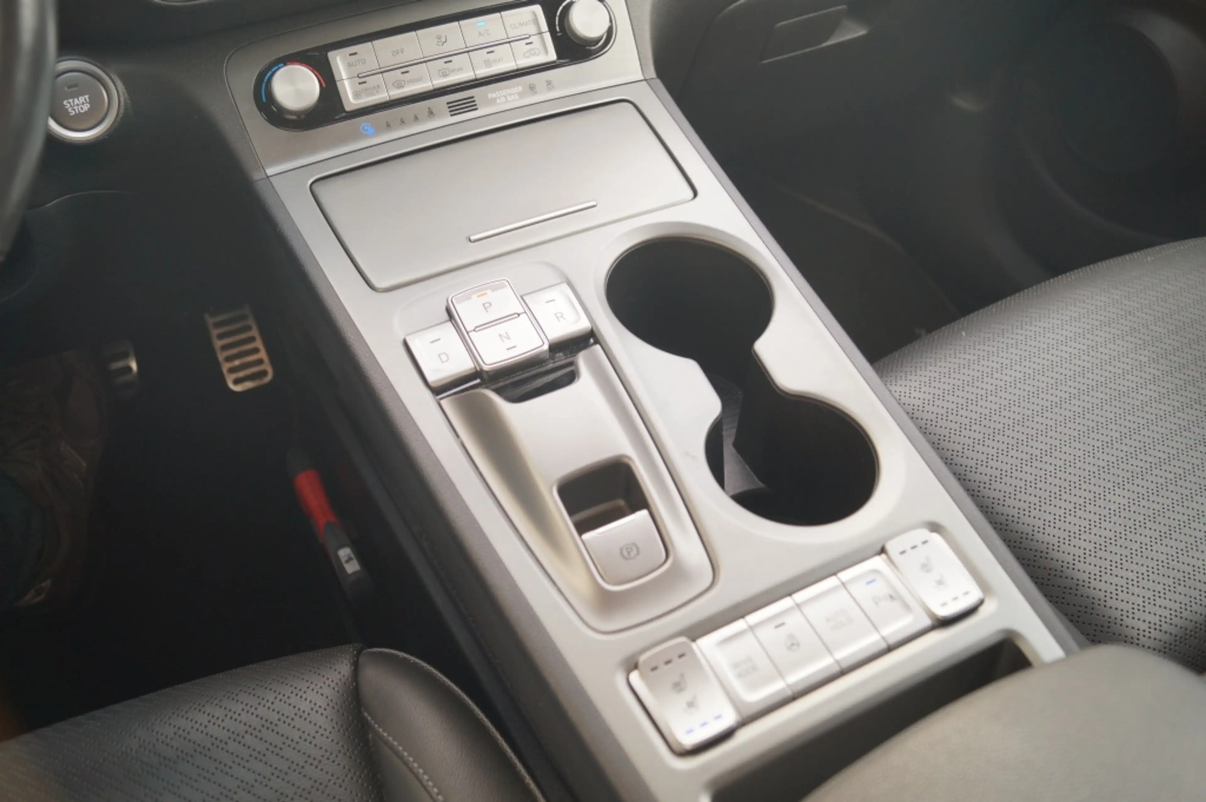 Hyundai KONA EV Premium 64 kWh -SOH92%-LEER-NAVI-ECC-CAM- — photo 30