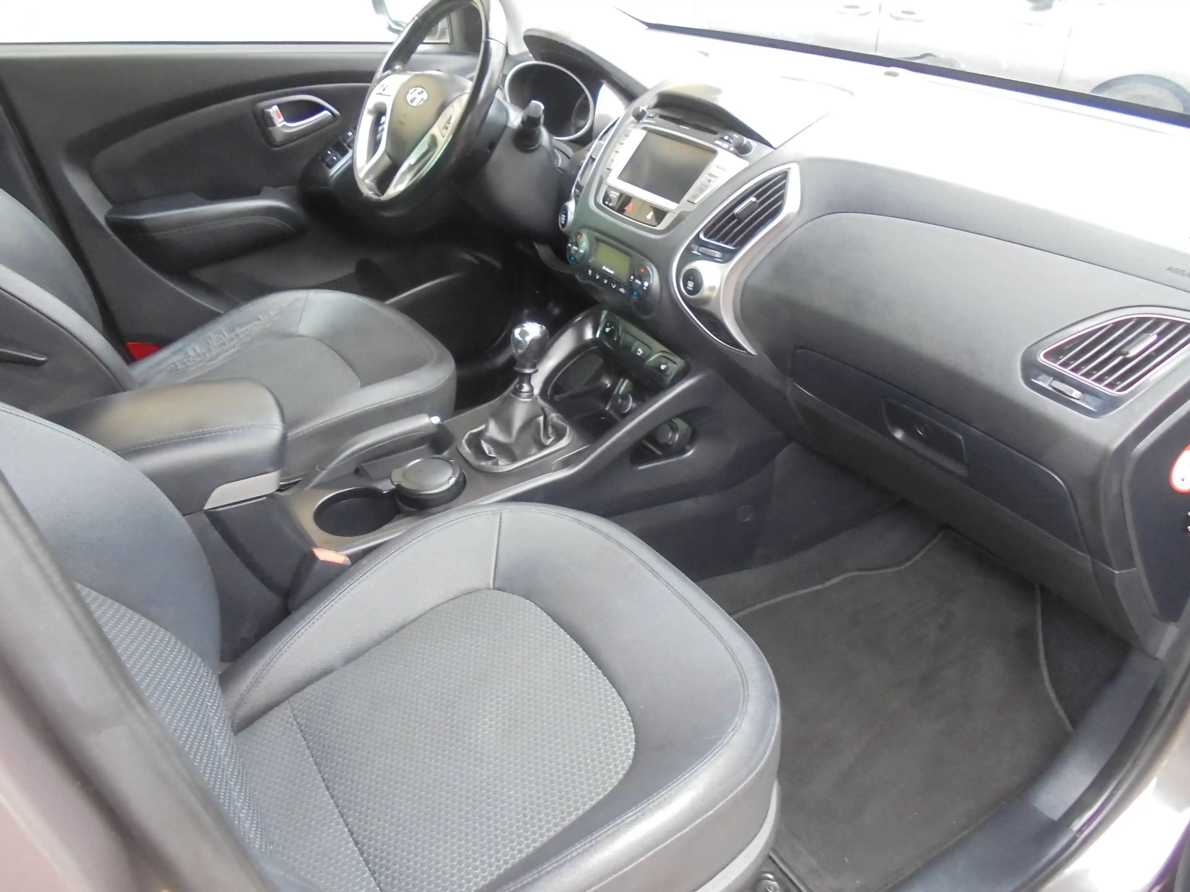Hyundai iX35 5 Star Edition 2WD Teilleder,Klimatronik,2-Hand!!! — photo 9