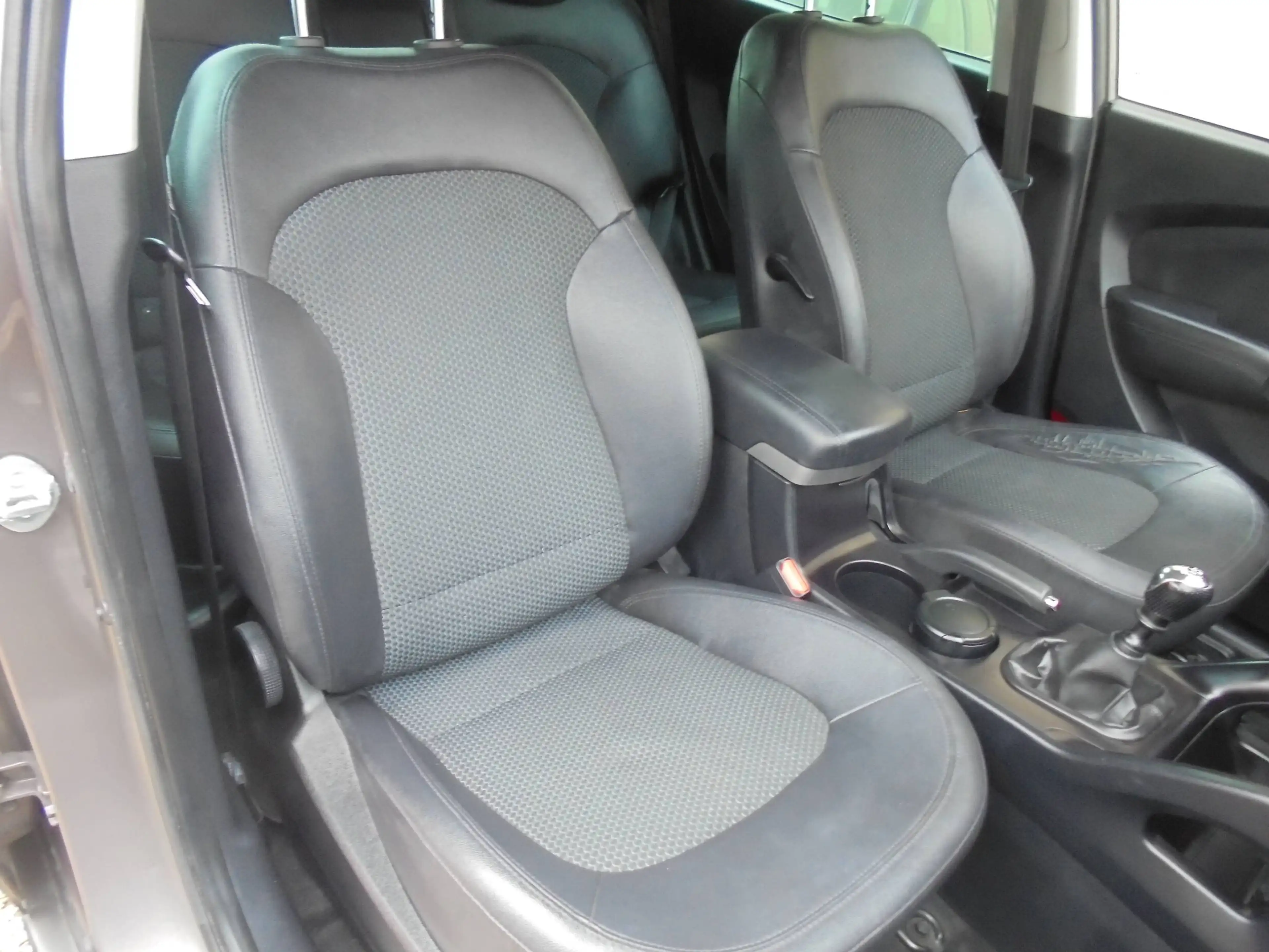 Hyundai iX35 5 Star Edition 2WD Teilleder,Klimatronik,2-Hand!!! — photo 11