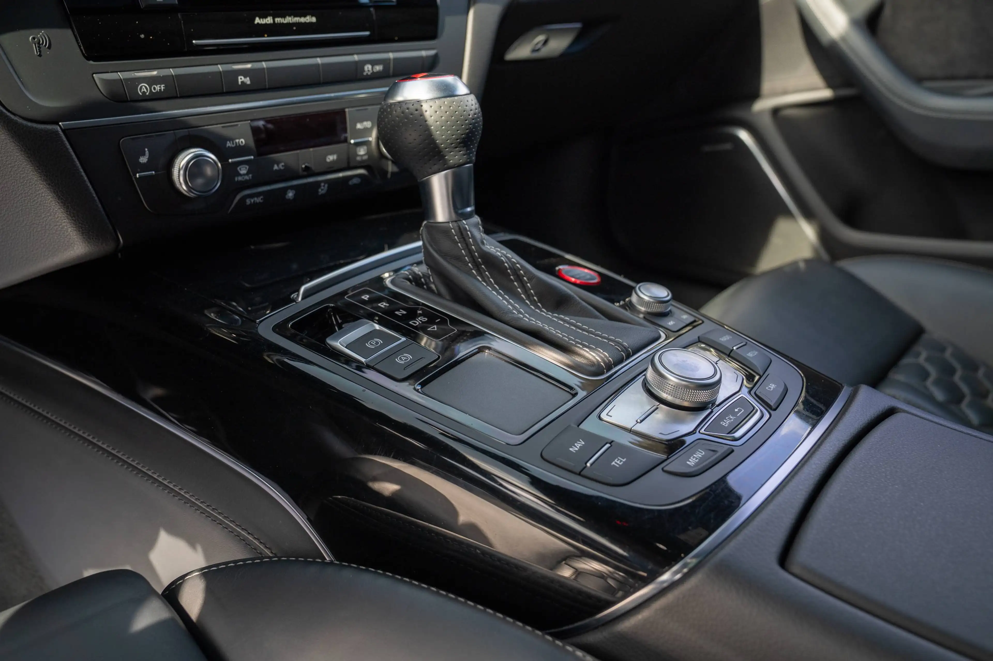 Audi RS6 Avant DYNAMIC PLUS/PANO/AKRAPOVIC — photo 10