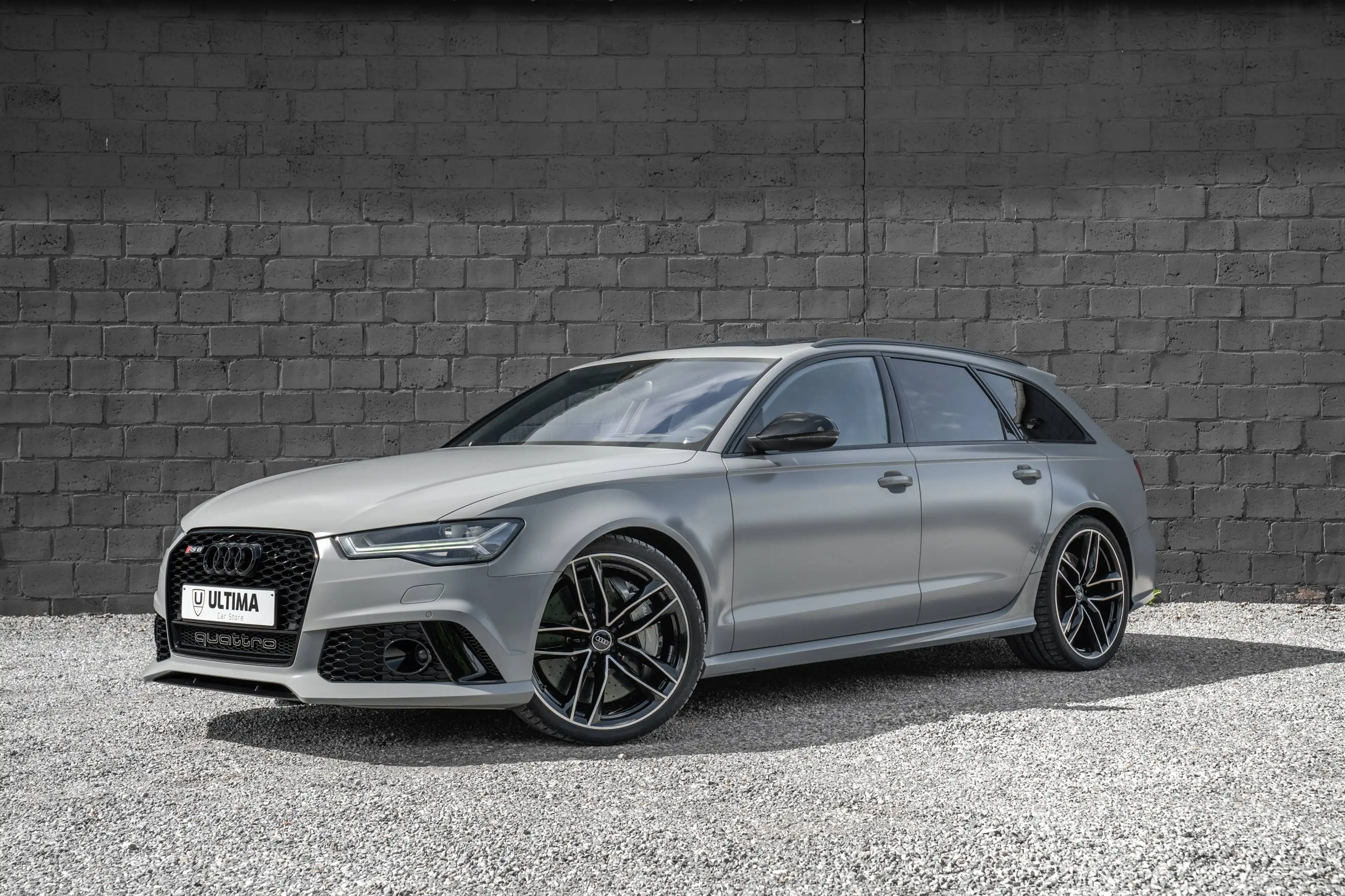 Audi RS6 Avant DYNAMIC PLUS/PANO/AKRAPOVIC