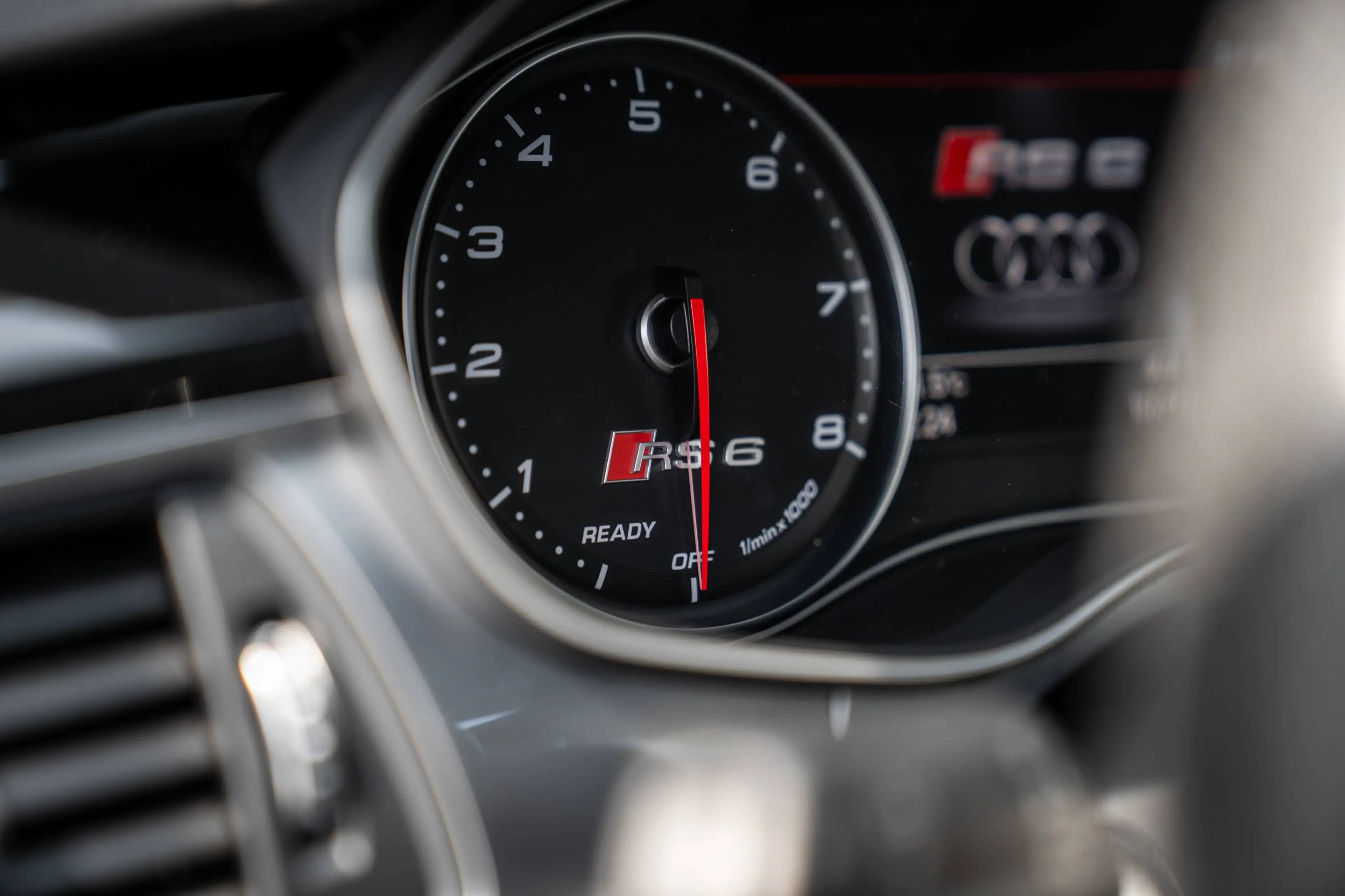 Audi RS6 Avant DYNAMIC PLUS/PANO/AKRAPOVIC — photo 12