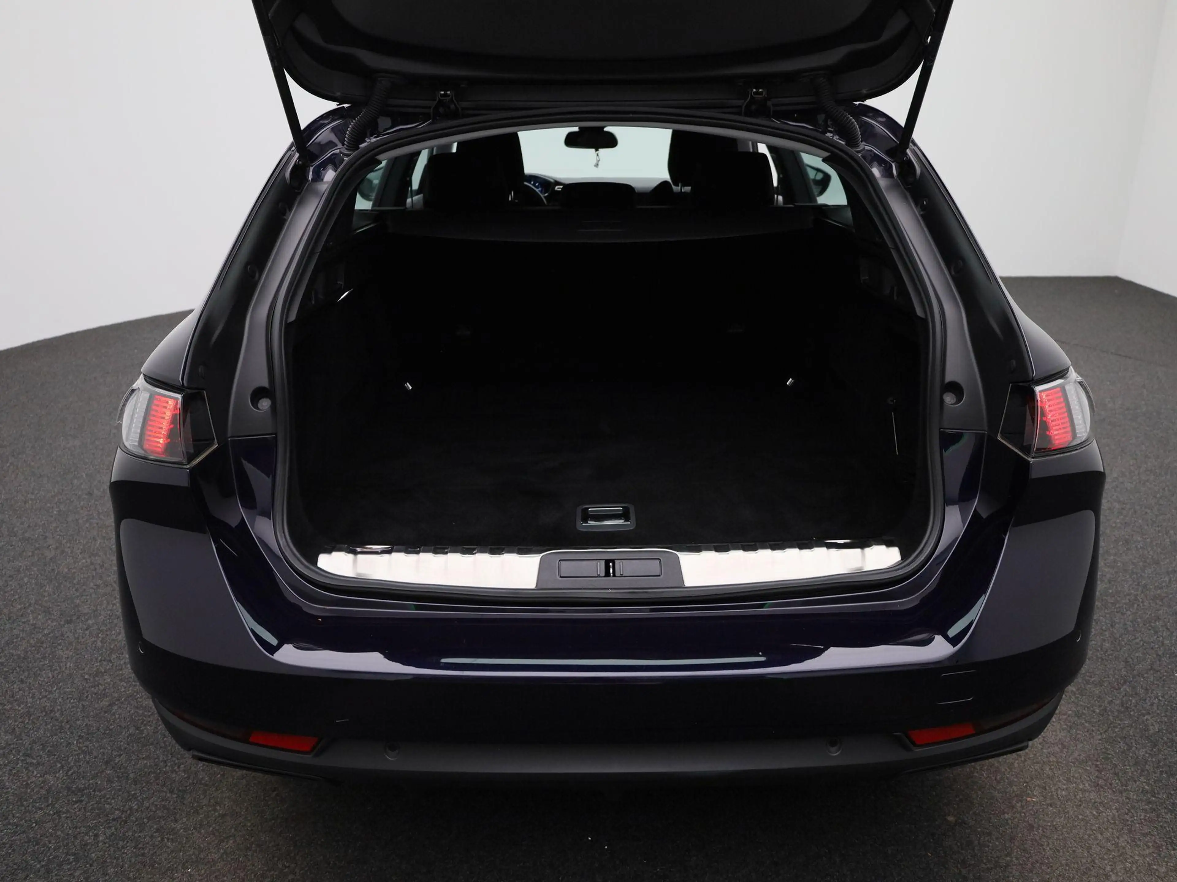 Peugeot 508 SW 1.5 BlueHDi 130 S&S EAT8 Active Pack — photo 15
