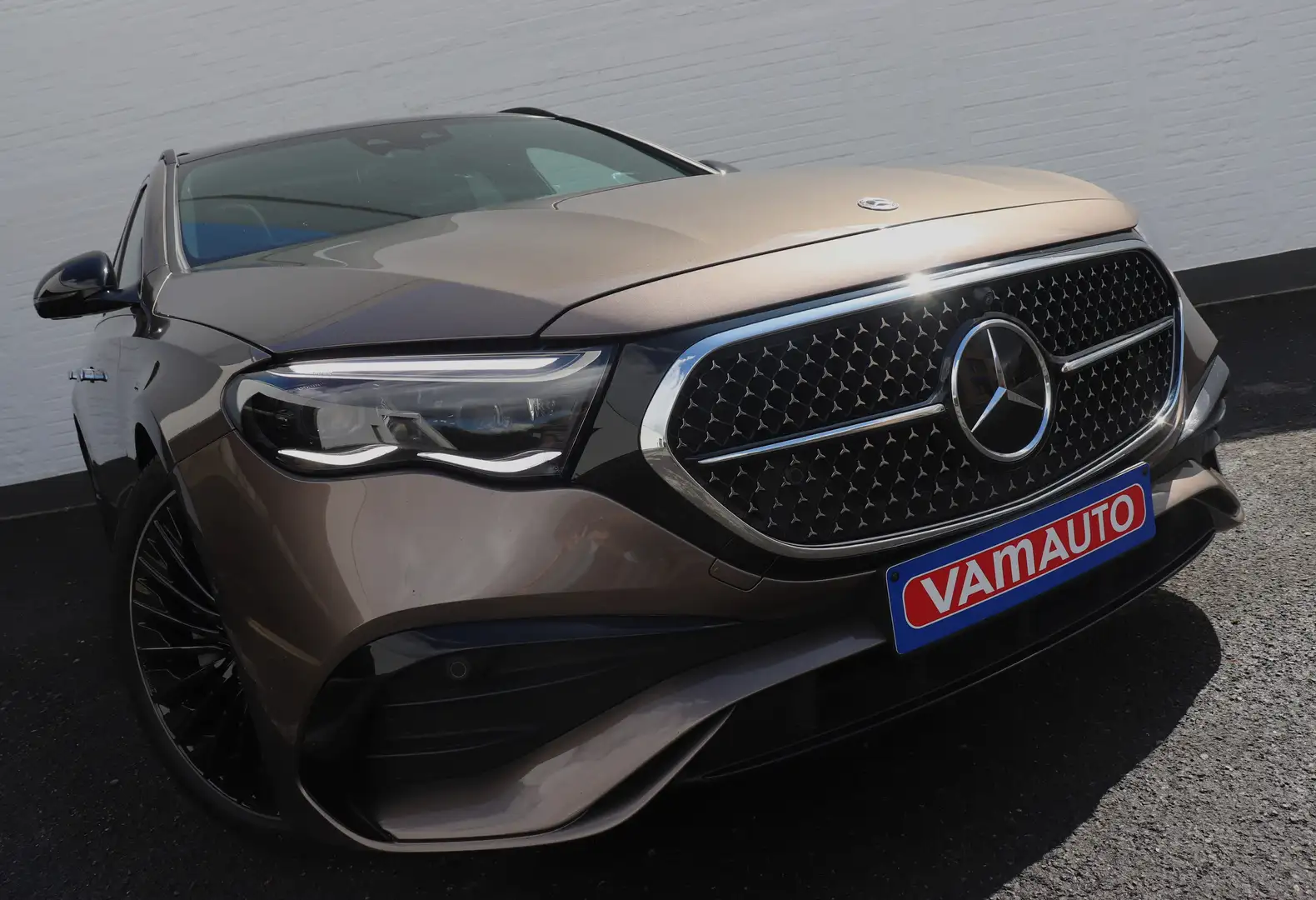 Mercedes-Benz E 300 e Estate AMG -Leather/Pano/HUD/360/Airmatic/Towbar Brun - 1