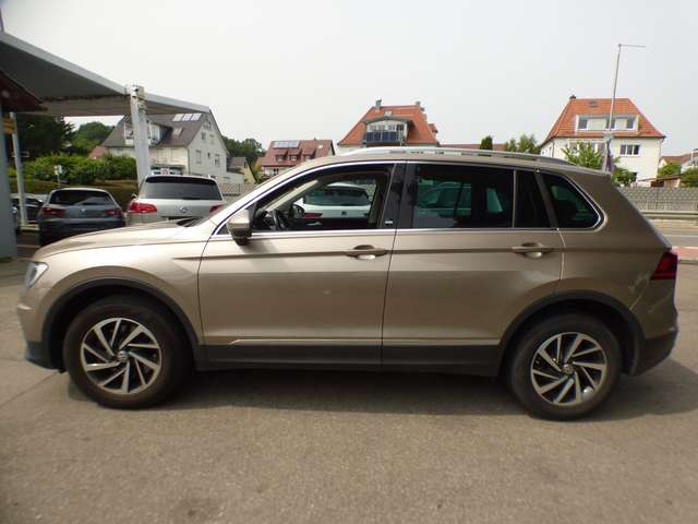Volkswagen Tiguan Sound 4Motion*AHK*LED*PANO*NAVI MMI*