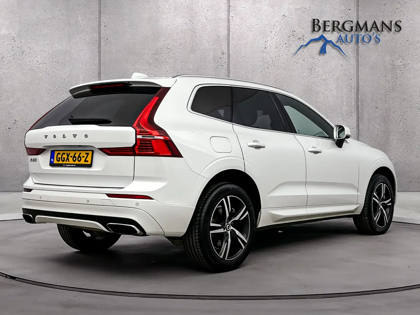 Volvo XC60 - 2.0 T8 Twin Engine AWD R-Design // 1E EIGENAAR / Blanc - 2