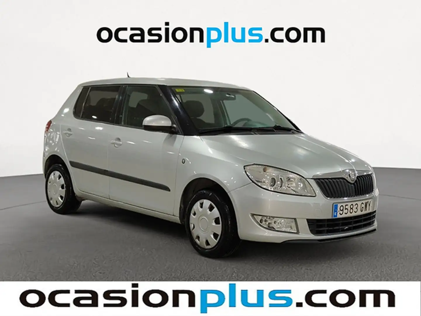 Skoda Fabia 1.2 Young Plateado - 2