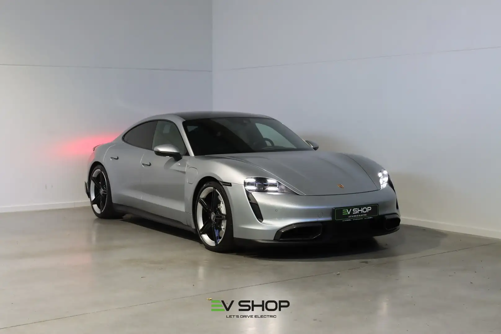 Porsche Taycan 4S - Read Text Silber - 2