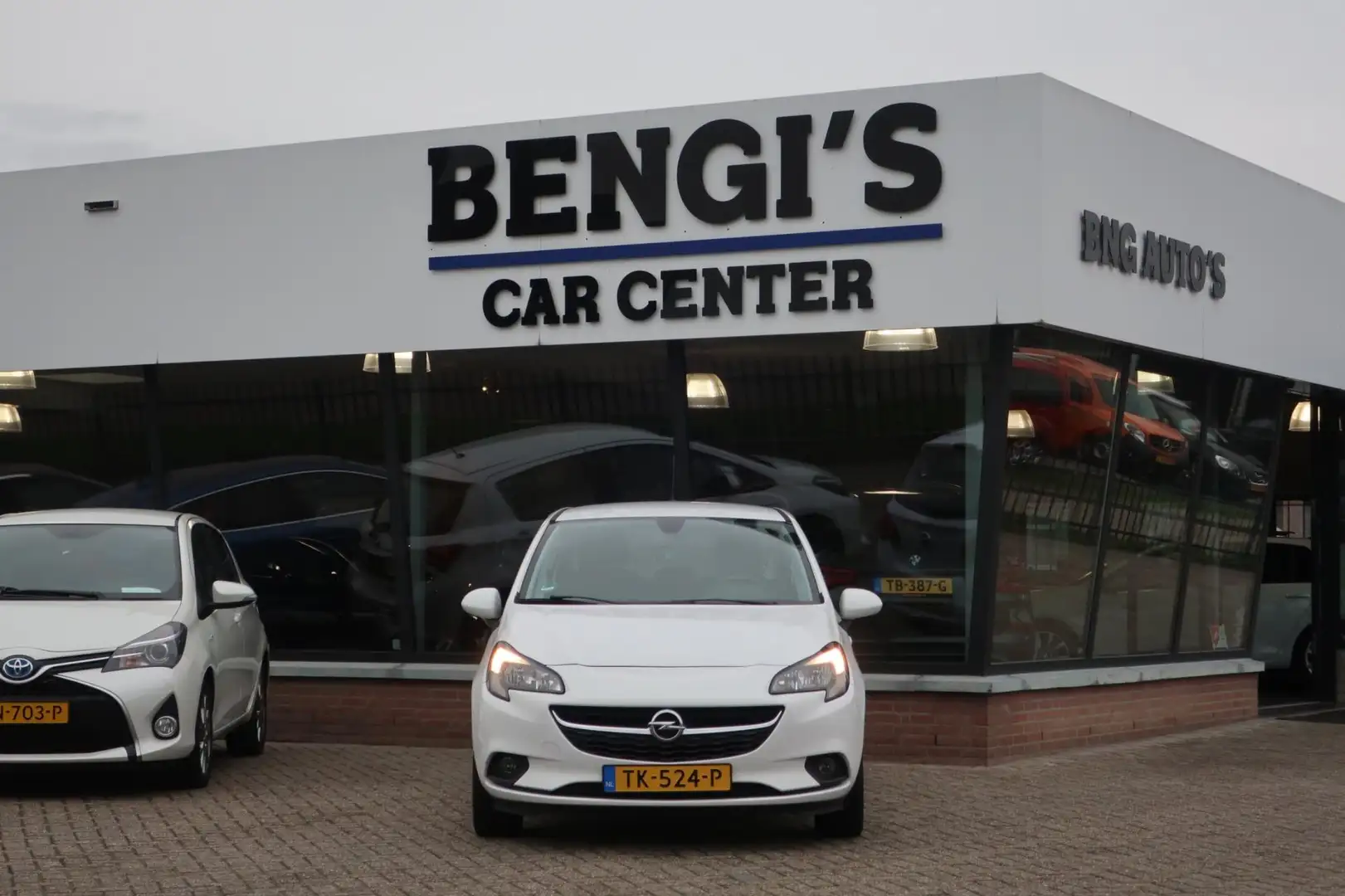 Opel Corsa 1.4 Favourite 2e EIG_NAVI_CRUIS_PDC_LMV_NAP. Wit - 2