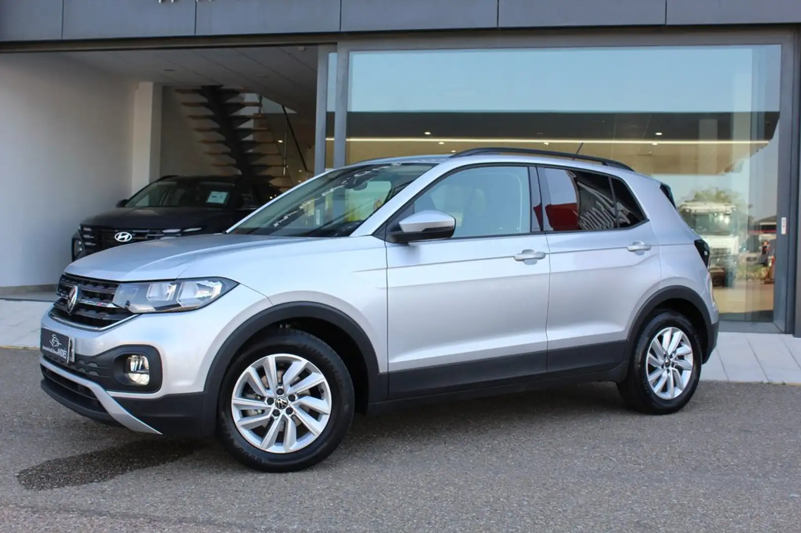 Volkswagen T-Cross 1.0 TSI Advance 81kW Gris - 2