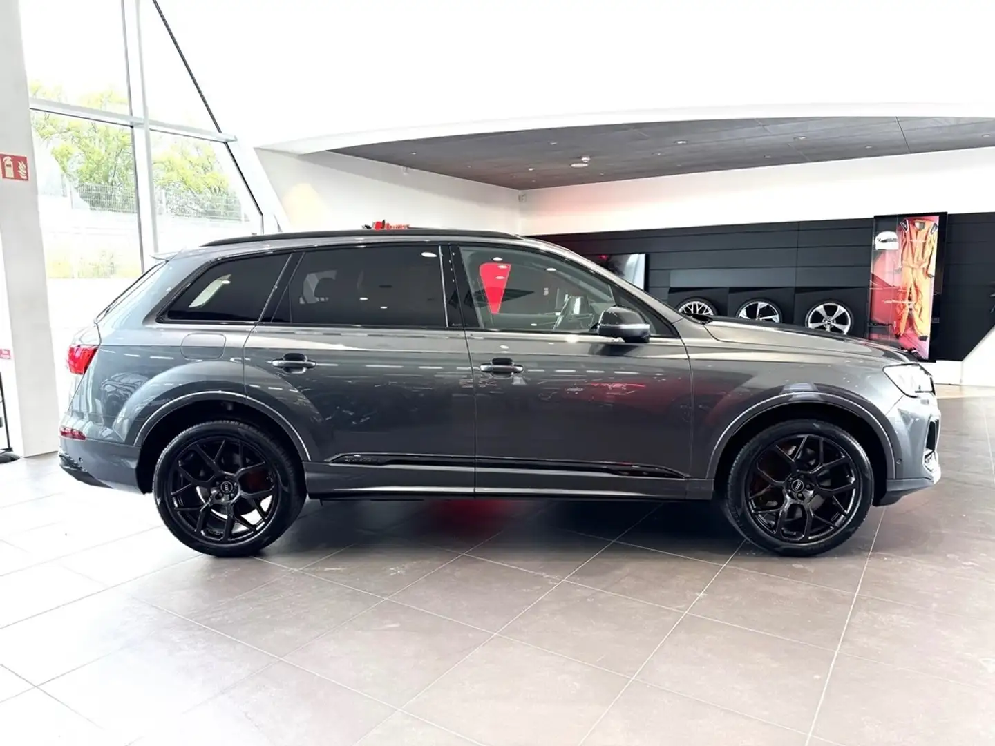 Audi Q7 NEW MODEL 55 PLUG IN S-LINE MEGA VOL/HEAD/4W-25% Šedá - 1
