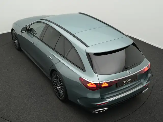 Mercedes-Benz 220 view 13