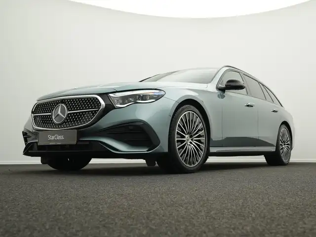 Mercedes-Benz 220 view 10