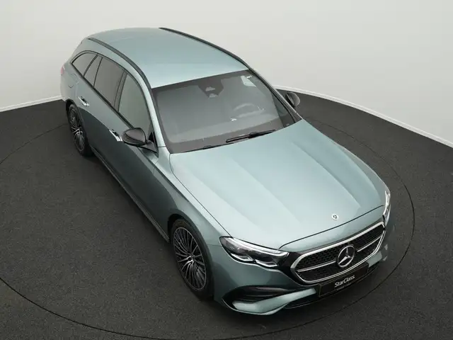 Mercedes-Benz 220 view 12
