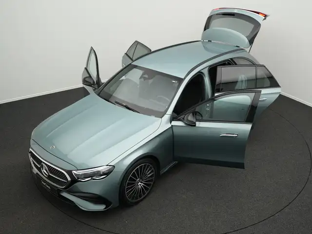 Mercedes-Benz 220 view 14
