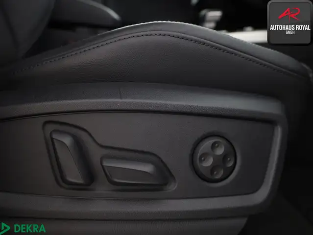Audi Q5 view 12