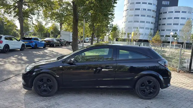 Opel Astra view 2