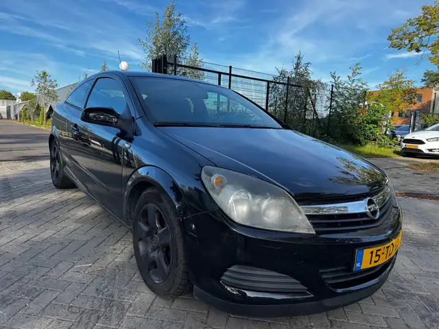 Opel Astra view 5