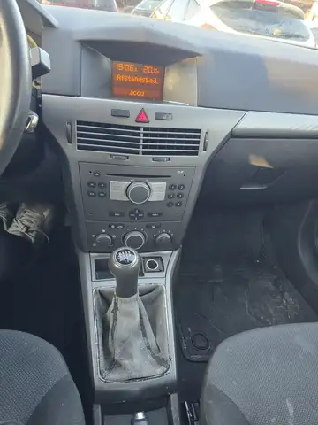 Opel Astra view 15