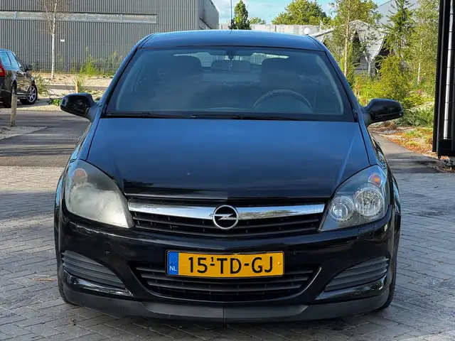 Opel Astra view 4