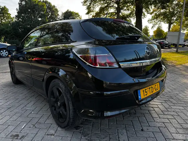 Opel Astra view 3