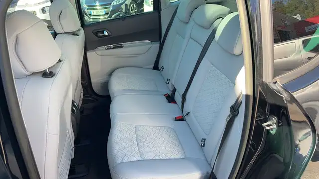 Peugeot 3008 view 9