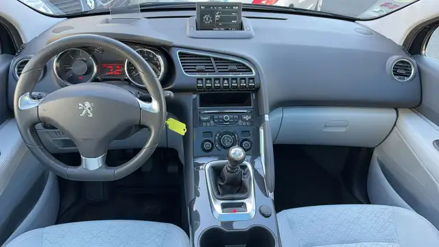Peugeot 3008 view 11