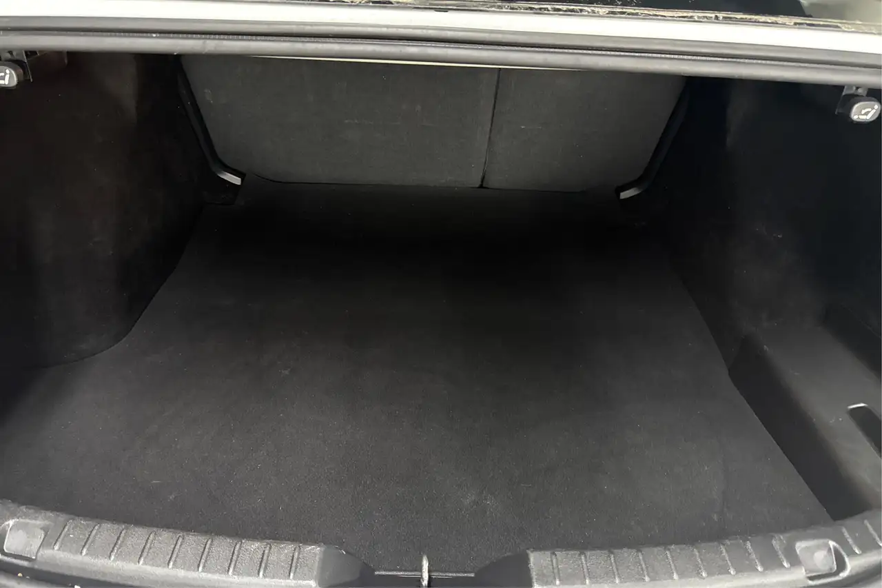 Mazda 3 снимка Mazda 3