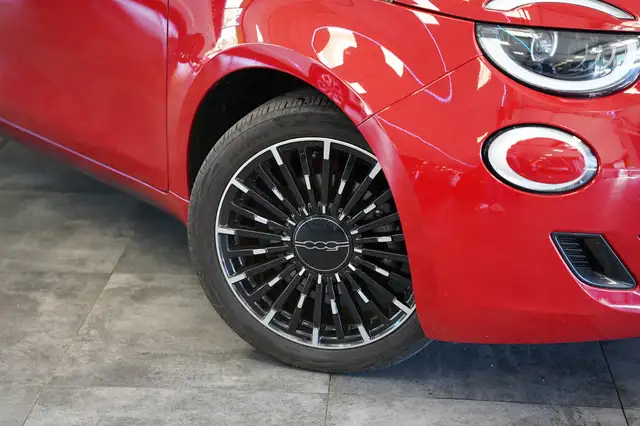 Fiat 500C view 4
