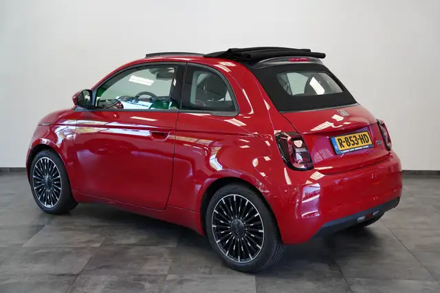 Fiat 500C view 3
