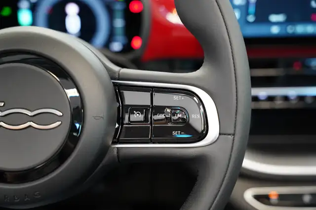 Fiat 500C view 9