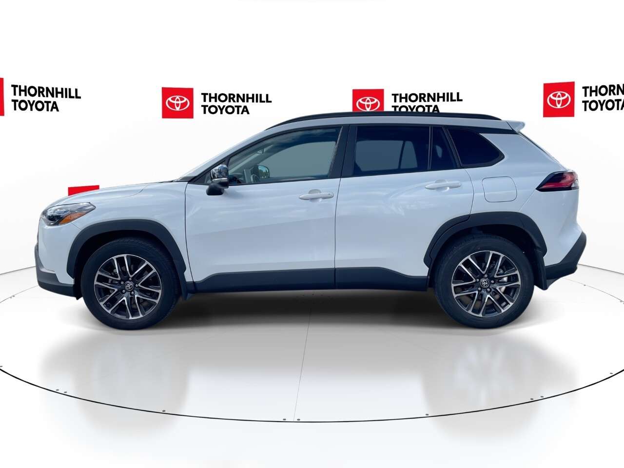 2026 Toyota Corolla Cross PREMIUM AWD PKG,MOONROOF,WIRELESS CHARGER LE AWD — photo 1