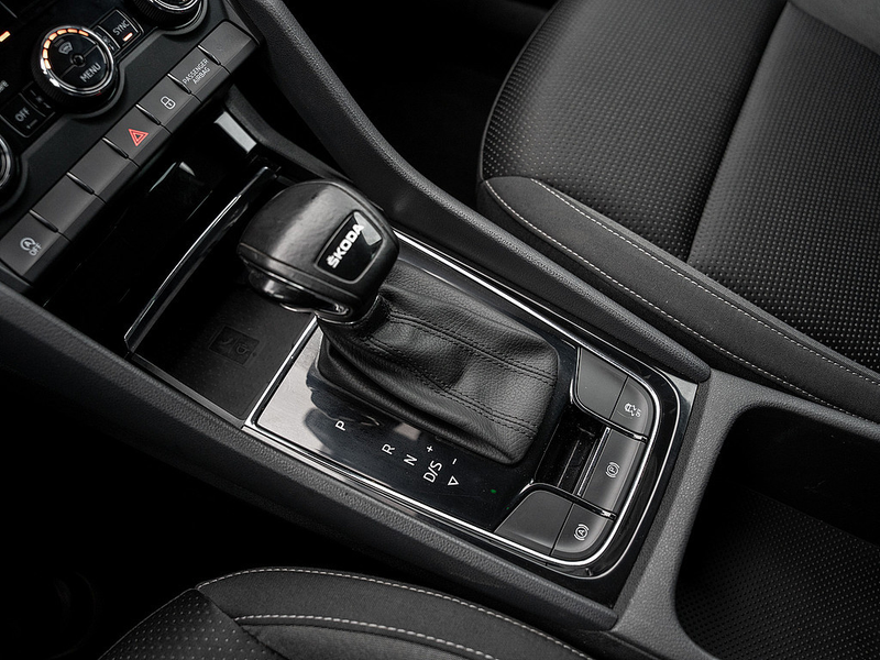 Skoda Karoq 1.5 TSI Tour DSG ACC Navi Matrix Kessy — photo 9