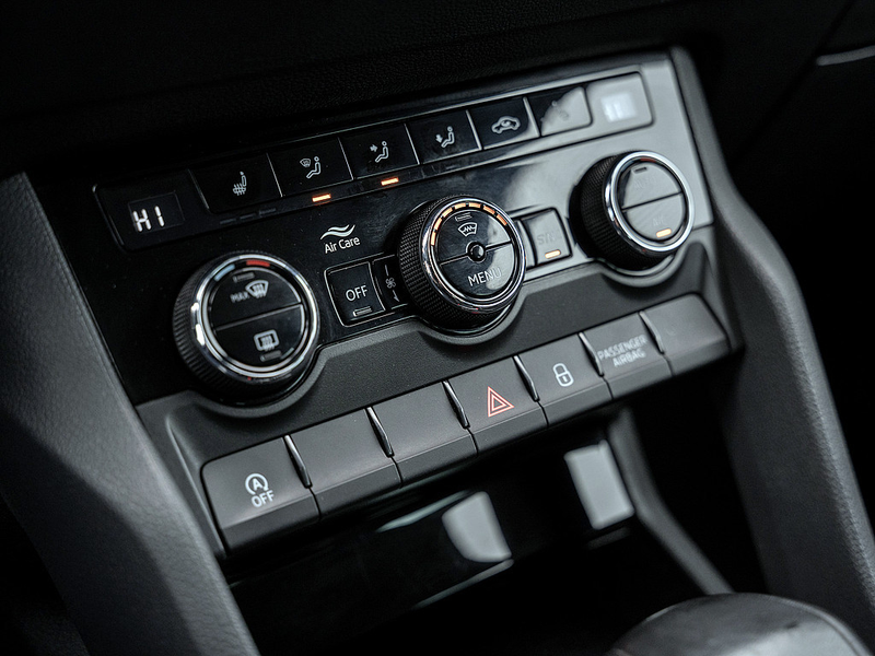 Skoda Karoq 1.5 TSI Tour DSG ACC Navi Matrix Kessy — photo 8