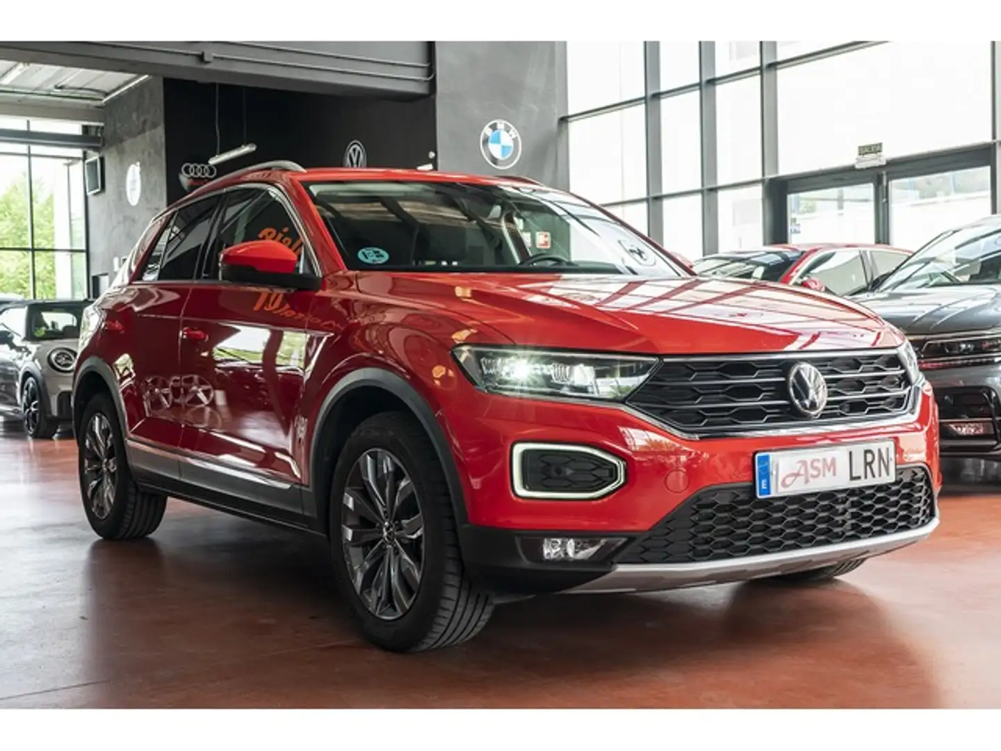 Volkswagen T-Roc 1.5 TSI Sport Rojo - 2