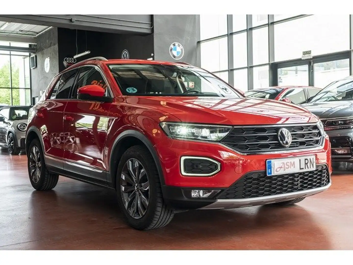 Volkswagen T-Roc 1.5 TSI Sport Rojo - 2