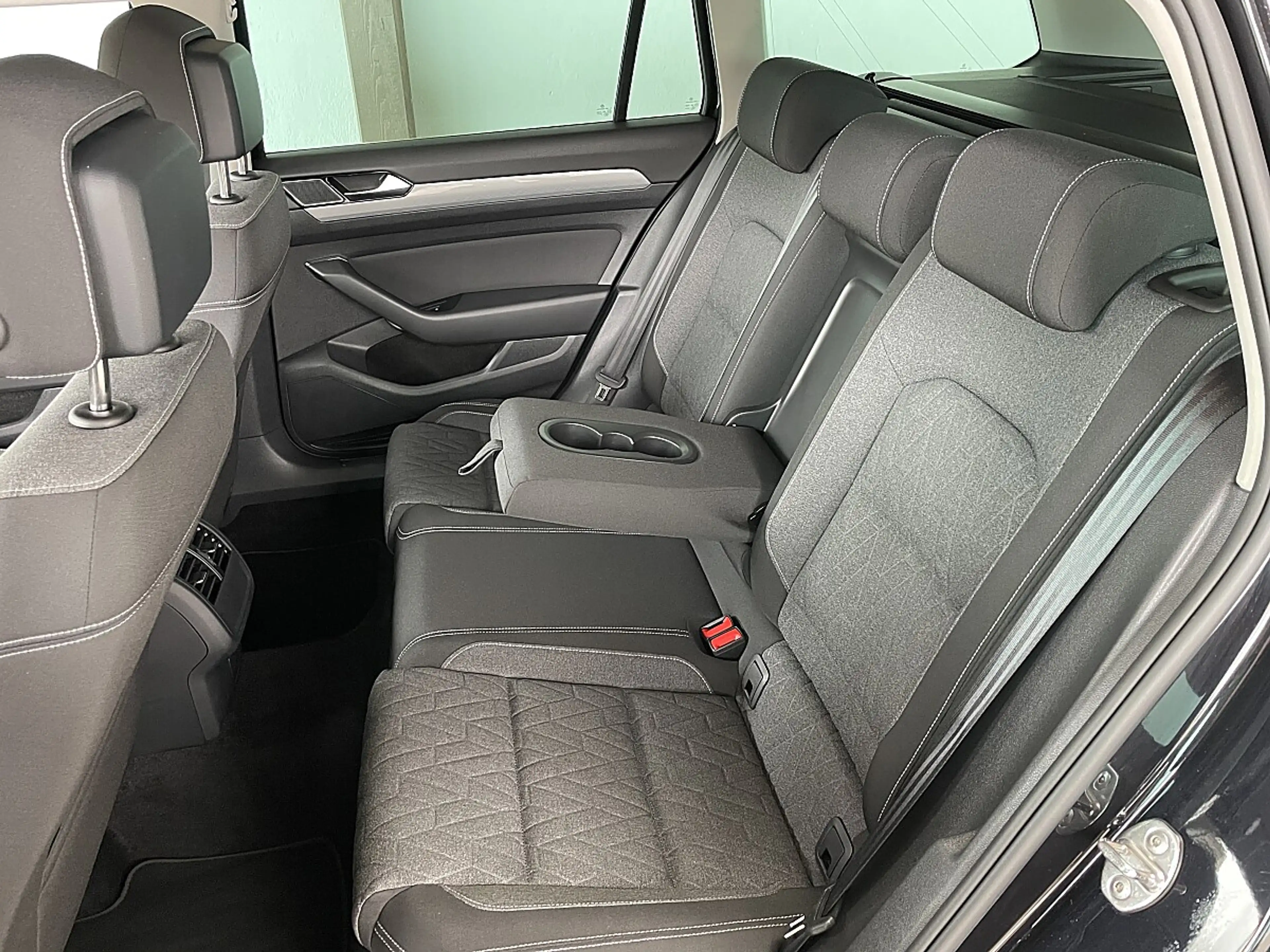 Volkswagen Passat Variant Business 2,0TDI DSG-LED-AHV-ACC-KESSY-MASSAGE-E... — photo 14